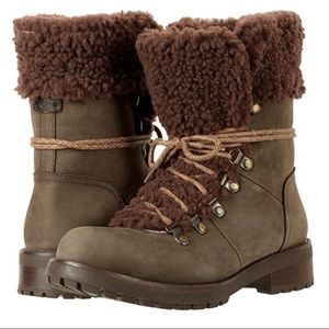 UGG Fraser Boots Size 7